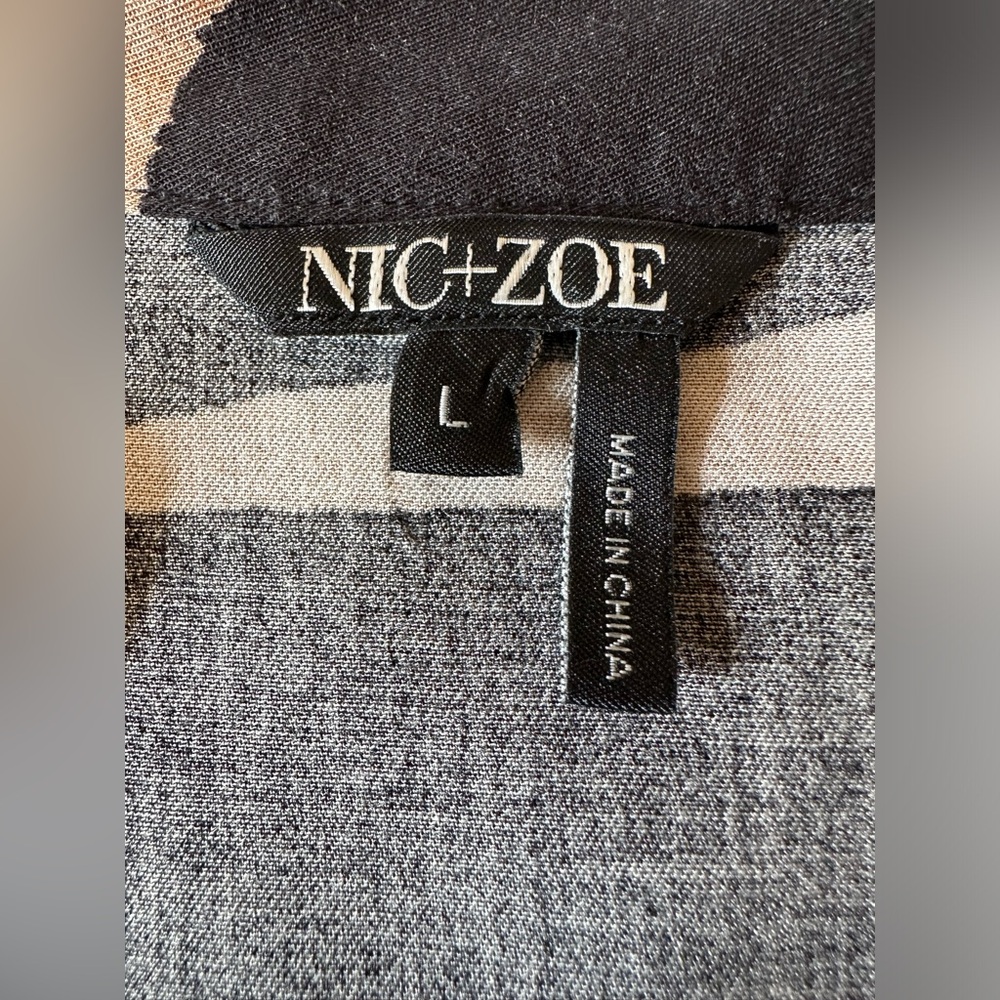 Nic+Zoe animal print, twist front blouse - size L - Picture 6 of 8